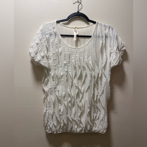 Andrea Missy Tops - Andrea Missy Short Sleeve Flowy Vented Soft Ruffled Boho Blouse, Sz S, White